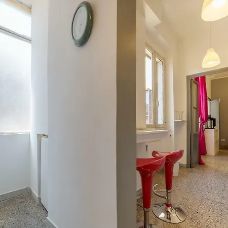 Iflat Vatican Delightful And Colored Apartment Rome
