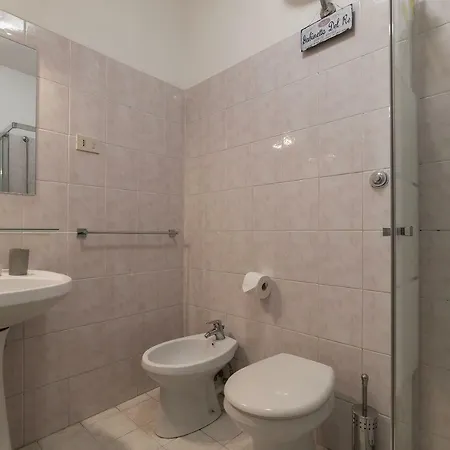 Iflat Vatican Delightful And Colored Apartment Rome
